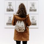 絵をプレゼントする人。